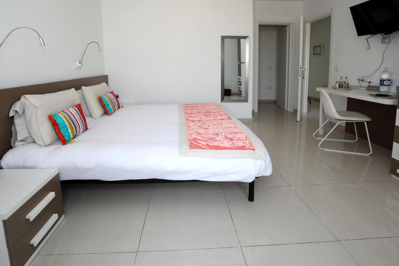 Bed and Breakfast Escape To St Julians San Ġiljan Exterior foto